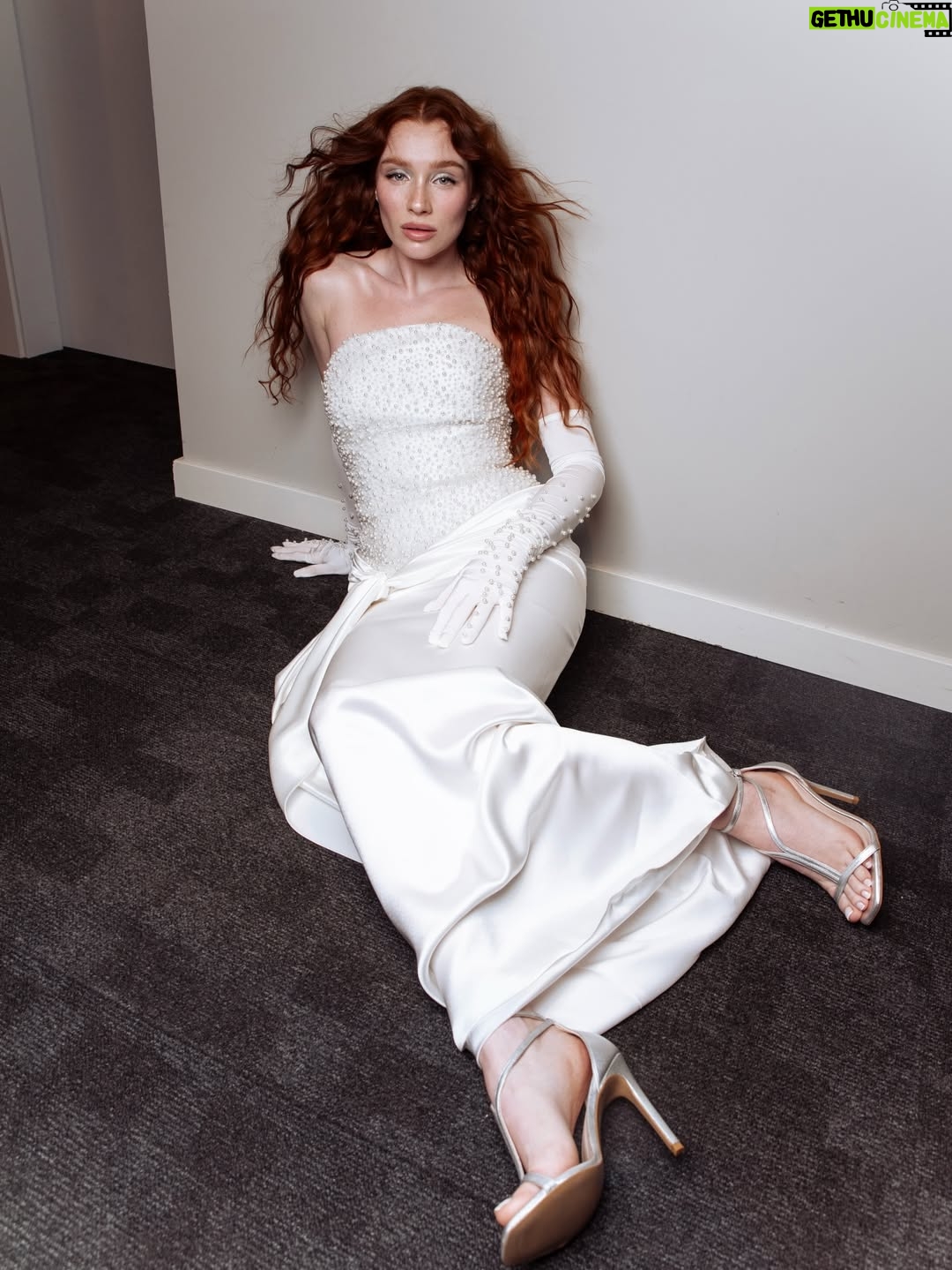 Rocío López - 10.8K Likes - Ayer estuve en los Premios Ídolo 🪽

No me llevé el premio, pero estar nominada en Belleza ya me hizo mucha ilusión. Enhorabuena a la ganadora y a todas mis compañeras nominadas, porque el curro que hay detrás es enorme.

Para mí, después del año que he tenido, ya es una victoria. Ha sido un año de mucho éxito, sobre todo gracias a Yinger, que a día de hoy es uno de los proyectos que más me ilusiona y me reta.
Y nada, como dijo @violeta: manifiesto mi Ídolo por Emprendimiento 😌✨🥹 !!
Gracias por estar siempre 🤍

Skin by @yingerbeauty ✨
Makeup by @mariacatalabeauty x @mariacatala
Pelo @ghdspain x @rodrigogalo_
Súper vestidazo, un diseño único hecho para mi🥹 @clarocouture @beaclaro___ 
Sandalias @lodishoes @valytyplace
Fotos @carlossemperev 

gracias a mi equipo por proyectar exactamente lo que yo soy <3

Por cierto!!! Grabamos todo el look de Makeup @mariacatala y yo🥰🥰 ganas de verlo? ✨ publicidad invitación
