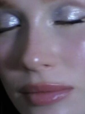Rocío López Instagram - Ayer estuve en los Premios Ídolo 🪽

No me llevé el premio, pero estar nominada en Belleza ya me hizo mucha ilusión. Enhorabuena a la ganadora y a todas mis compañeras nominadas, porque el curro que hay detrás es enorme.

Para mí, después del año que he tenido, ya es una victoria. Ha sido un año de mucho éxito, sobre todo gracias a Yinger, que a día de hoy es uno de los proyectos que más me ilusiona y me reta.
Y nada, como dijo @violeta: manifiesto mi Ídolo por Emprendimiento 😌✨🥹 !!
Gracias por estar siempre 🤍

Skin by @yingerbeauty ✨
Makeup by @mariacatalabeauty x @mariacatala
Pelo @ghdspain x @rodrigogalo_
Súper vestidazo, un diseño único hecho para mi🥹 @clarocouture @beaclaro___ 
Sandalias @lodishoes @valytyplace
Fotos @carlossemperev 

gracias a mi equipo por proyectar exactamente lo que yo soy <3

Por cierto!!! Grabamos todo el look de Makeup @mariacatala y yo🥰🥰 ganas de verlo? ✨ publicidad invitación