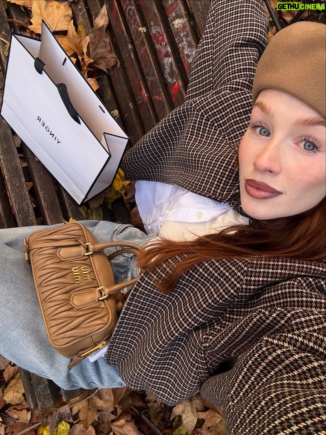 Rocío López - 3K Likes - Mi plan favorito quedar con mis amigas para un café y llevarle regalitos de @yingerbeauty <3 me siento mamásantaclaus y a mis amigas les encanta!!! 🥹🥹🥹