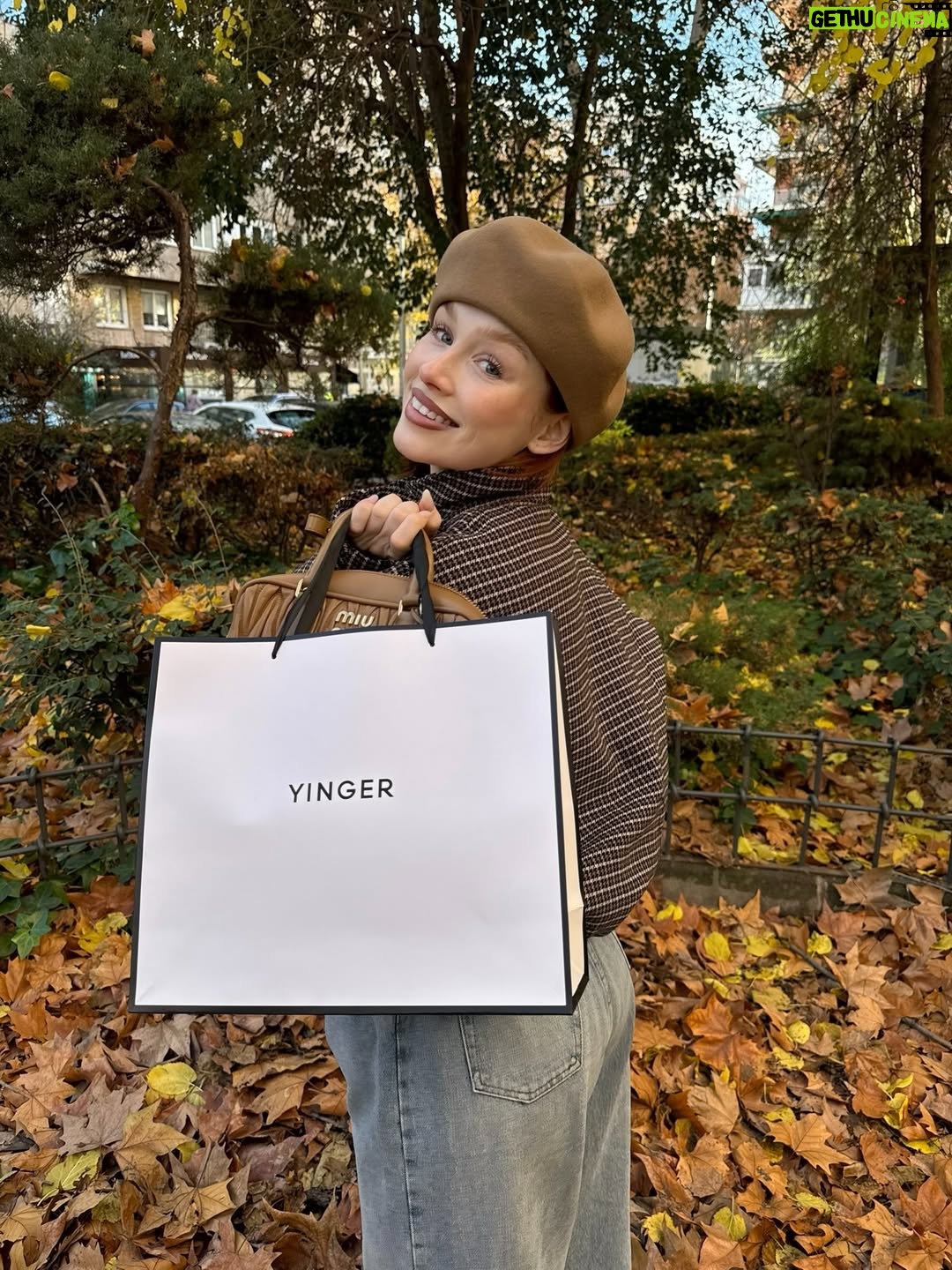 Rocío López - 3K Likes - Mi plan favorito quedar con mis amigas para un café y llevarle regalitos de @yingerbeauty <3 me siento mamásantaclaus y a mis amigas les encanta!!! 🥹🥹🥹