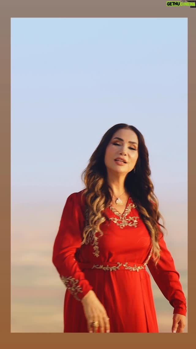 Rojin - 1.6K Likes - Taşın kalbi atar mı?
Mardin’de atar.

Kadim bir eserin izinden,
coğrafyanın ritmini bugüne taşıyan
25 yıllık bir yolculuk bu.

En seçkin klipler, en güçlü ezgiler,
sahnenin ateşi ve geleneğin özü…
Ben ve ekibim,
14 Şubat’ta potboriyle selam vermiyoruz —
damga vuruyoruz.

Bu müzik dinlenmez,
hissedilir.
Bu sahne izlenmez,
yaşanır

Ritimde ben varım.
Ruhunda Mardin.

🎶 14 Şubat | Kadimden bugüne tek nefes 🎶#rojin #mardin #potbori #kurdish #music #kesfet #konser # @oktaybingol @shrart_ @gulcingulo @senayolg @she__nay @lzaro87 @h.h.avci @smsttin_dmr