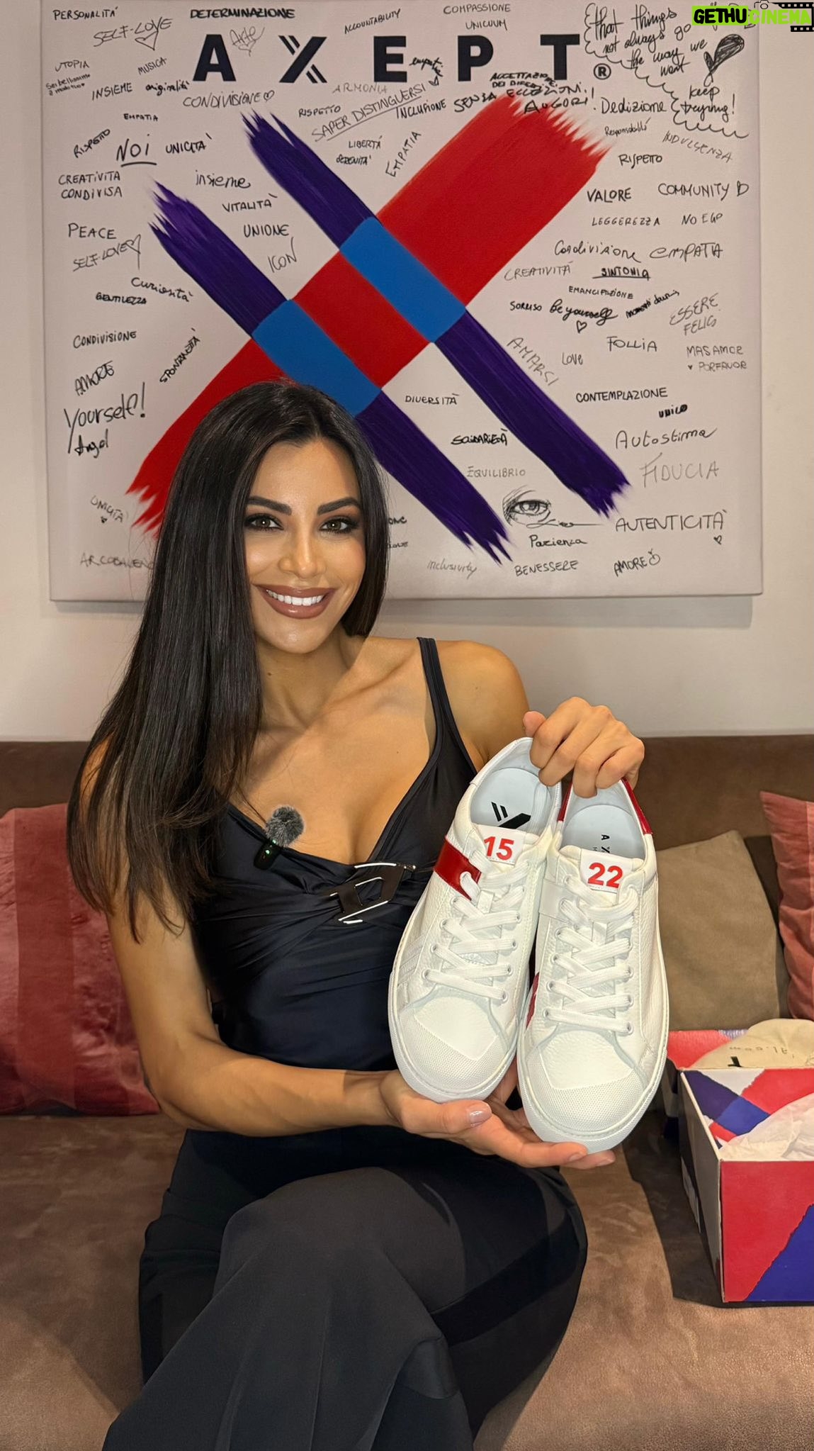 Romina Pierdomenico - 327 Likes - Scopriamo insieme le sneakers Libere e Uguali, pensate per trasformare ogni passo in un messaggio di coraggio.
Indossarle significa ricordare che ogni donna merita di camminare libera, senza paura.

@rominapierdomenico e @axept_official partecipano al progetto “Libere e Uguali. Per una nuova idea di parità” di @donnamoderna.

Preordinala ora su axeptofficial.com