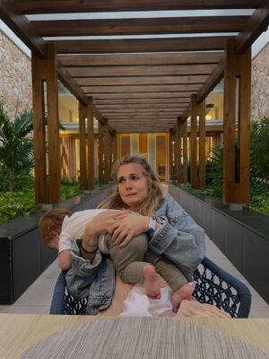 Rosalie Vaillancourt Instagram - 4 ans de pure bonheur, de rire et de danses. Marguerite est la petite fille la plus hilarante au monde. Je suis trop heureuse. On a presque la relation de Gilmore girls. Je l’aime trop. Et je me félicite tous les jours d’avoir choisis un aussi bon père pour elle. Je suis trop bonne et intelligente.