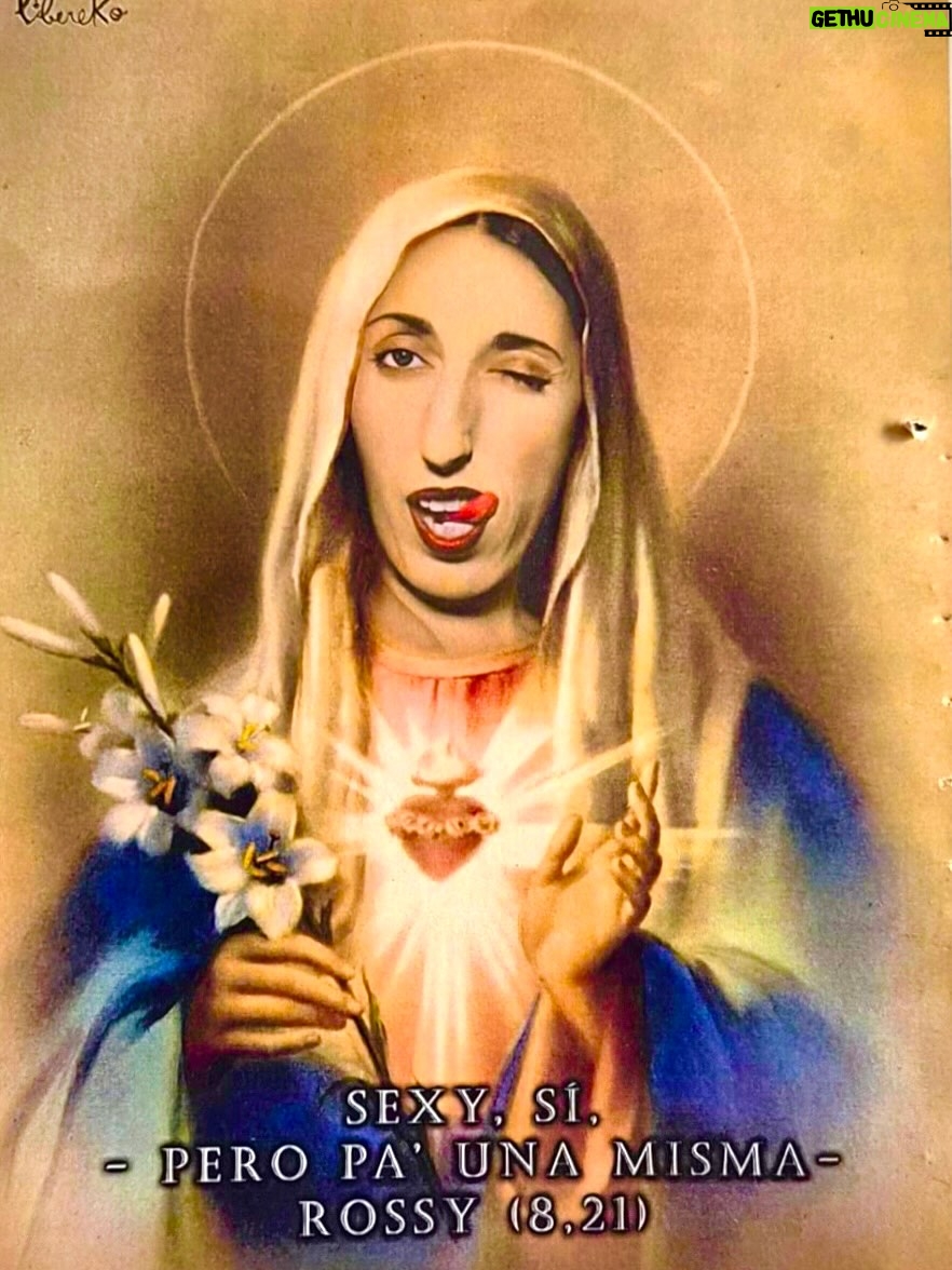 Rossy de Palma - 16K Likes - 💎✨🪽L U X 🪽✨ 💎

El porvenir es tan irrevocable
Como el rígido ayer. 
No hay una cosa 
Que no sea una letra silenciosa 
De la eterna escritura indescifrable
Cuyo libro es el tiempo. 
Quien se aleja De su casa ya ha vuelto. 
Nuestra vida
Es la senda futura y recorrida.
El rigor ha tejido la madeja.
No te arredres. 
La ergástula es oscura, 
La firme trama es de incesante hierro, 
Pero en algún recodo de tu encierro 
Puede haber una luz, una hendidura.
El camino es fatal como la flecha.
Pero en las grietas está Dios, que acecha.

Jorge Luis Borges 
Para una versión del
“I King”

@rosalia.vt @holarosalia  @equiposingular #lux #rosalia