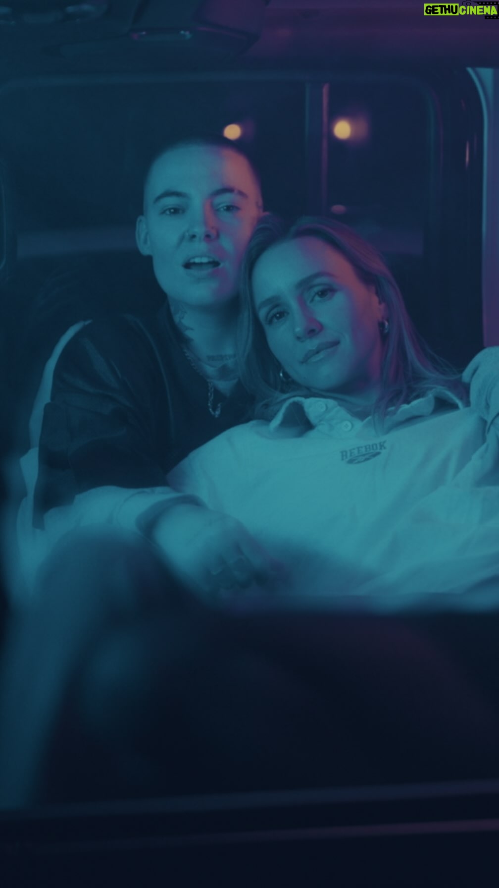 Roxane Bruneau - 13.2K Likes - Les retombées de cette chanson ont juste aucun sens 🥵 Merci tellement 🥹