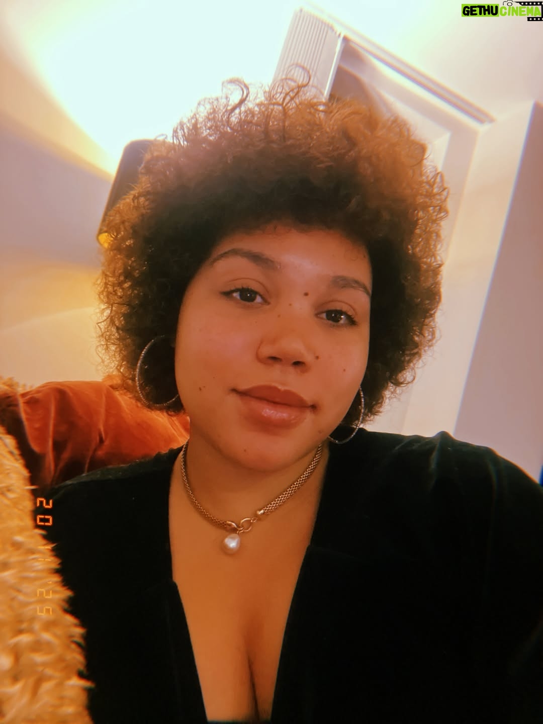 Ruby Barker - 2.5K Likes - Today was my first day back at the gym since getting out of hospital. I didn’t have much energy but showing up for yourself counts. I’d like to thank all my followers who have supported me when I’ve been really unwell, and unwell on here; bipolar manic episodes can be a bitch but we keep on fighting. So here’s to staying strong when the tides against us 💪🏽💖