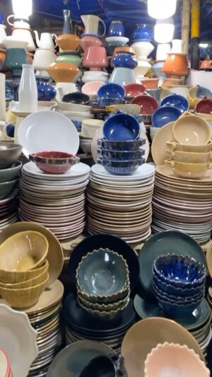 Rudrita Chatterjee Instagram - Went to purchase some crockery items today. 
#minivlog #gariahat #gariahatmarket #kolkata #kolkatabuzz