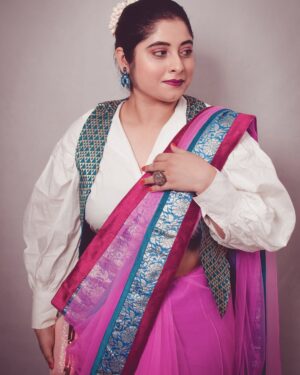 Rudrita Chatterjee Instagram - Surely I’m not over with this look! 😄😍
#fashionblogger #saree #sareelove