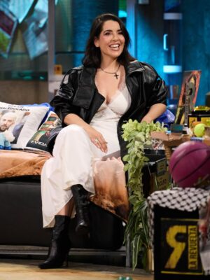 Ruth Lorenzo Instagram - Si Ruth dice que viene otra vez a cantar, viene otro día a cantar 

____________
#LaRevuelta — @ruthlorenzomusic promociona ‘ARIA, locos por la ópera’, nuevo talent show que se estrena estas navidades en @la1_tve y @rtveplay. Además, presenta su nuevo disco “Blacksheep”, ya disponible.

🪁 #LaRevuelta, de lunes a jueves en abierto a las 21:40h en @la1_tve de @rtve y todos los programas completos en @rtveplay
