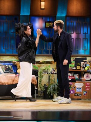 Ruth Lorenzo Instagram - Si Ruth dice que viene otra vez a cantar, viene otro día a cantar 

____________
#LaRevuelta — @ruthlorenzomusic promociona ‘ARIA, locos por la ópera’, nuevo talent show que se estrena estas navidades en @la1_tve y @rtveplay. Además, presenta su nuevo disco “Blacksheep”, ya disponible.

🪁 #LaRevuelta, de lunes a jueves en abierto a las 21:40h en @la1_tve de @rtve y todos los programas completos en @rtveplay