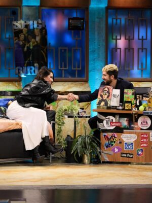 Ruth Lorenzo Instagram - Si Ruth dice que viene otra vez a cantar, viene otro día a cantar 

____________
#LaRevuelta — @ruthlorenzomusic promociona ‘ARIA, locos por la ópera’, nuevo talent show que se estrena estas navidades en @la1_tve y @rtveplay. Además, presenta su nuevo disco “Blacksheep”, ya disponible.

🪁 #LaRevuelta, de lunes a jueves en abierto a las 21:40h en @la1_tve de @rtve y todos los programas completos en @rtveplay