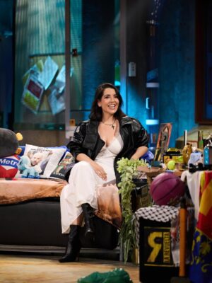 Ruth Lorenzo Instagram - Millones de gracias por el ratito tan bueno. Nadie me hace reír como vosotros. 🤍 @larevuelta_tve 

👗: @vistoriasecret @thomassabo mim__ x @antopayeras