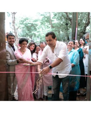 Rutuja Bagwe Instagram - तुम्हा सर्वांच्या प्रेमावर विश्वास ठेवून, माझ्या माणसांना घेऊन, नव्या व्यवसायात पुढचं पाऊल टाकतेय…
‘फूडचं पाऊल- व्हेज- नॉनव्हेज रेस्टॅारंट✨
शॅाप नंबर १,२, सवान्हा ॲव्हलॅान, मखवाना रोड, मरोळ, अंधेरी पूर्व, मुंबई- ४०००५९
नक्की भेट द्या..! आम्ही आदरातिथ्यासाठी वाट पाहतोय.❤️🙏🏻
location: Shop 1 & 2, Savannah Avalon, Makwana Rd, Gamdevi, marol, Andheri East, Mumbai, Maharashtra 400059
📸- @lastbenchersstories
Event, Socials & PR by @wechitramedia @n.i.d.s_
#फूडचंपाऊल #FoodchPaool #RutujaBagwe #NewBeginnings #Blessed