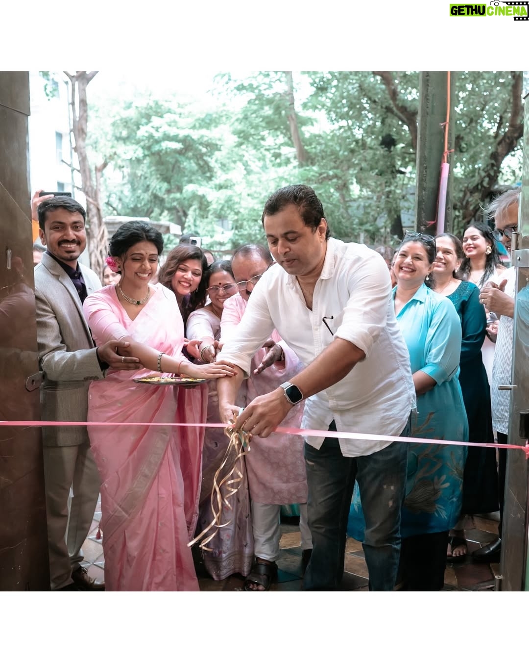 Rutuja Bagwe - 29.4K Likes - तुम्हा सर्वांच्या प्रेमावर विश्वास ठेवून, माझ्या माणसांना घेऊन, नव्या व्यवसायात पुढचं पाऊल टाकतेय…
‘फूडचं पाऊल- व्हेज- नॉनव्हेज रेस्टॅारंट✨
शॅाप नंबर १,२, सवान्हा ॲव्हलॅान, मखवाना रोड, मरोळ, अंधेरी पूर्व, मुंबई- ४०००५९

नक्की भेट द्या..! आम्ही आदरातिथ्यासाठी वाट पाहतोय.❤️🙏🏻

location: Shop 1 & 2, Savannah Avalon, Makwana Rd, Gamdevi, marol, Andheri East, Mumbai, Maharashtra 400059

📸- @lastbenchersstories 
Event, Socials & PR by @wechitramedia @n.i.d.s_ 

#फूडचंपाऊल #FoodchPaool #RutujaBagwe #NewBeginnings #Blessed