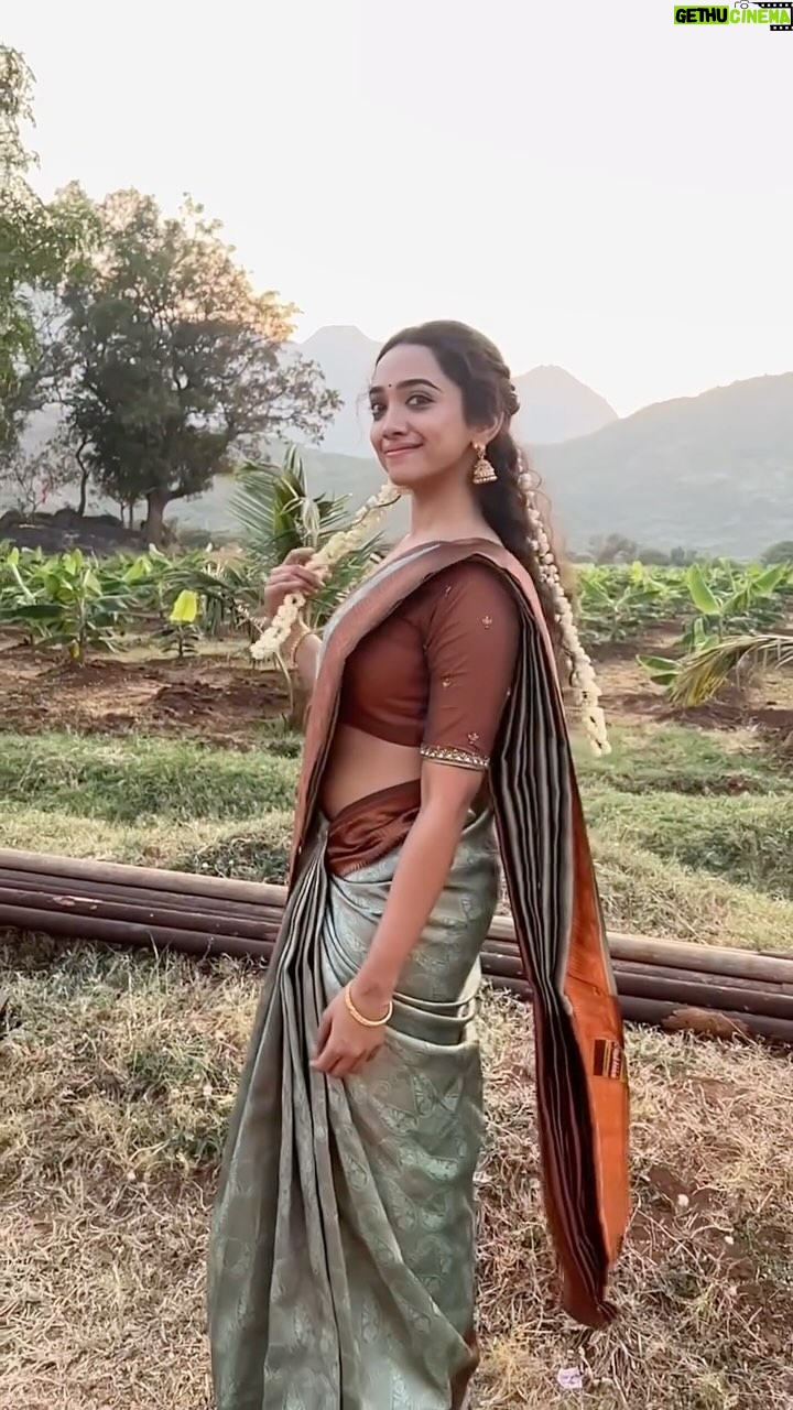 Saanve Megghana - 167.3K Likes - Aaaama Devi Silks da!!! Andha tag naa pakale, ninge spot panningala? 😯🤭

It’s hilarious how people actually made fun of someone who forgot to take the tag off — calling it “Devi silk ah?” after watching Kudumbasthan! 😂😂