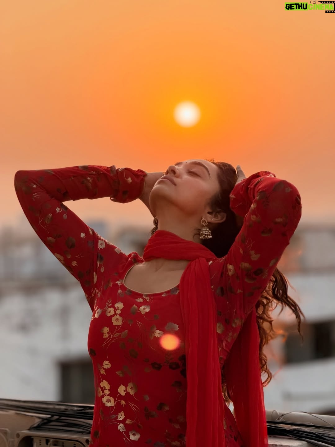 Saanve Megghana - 106.6K Likes - Perks of a pent house. ☀️♥️
📸 - @nihal_kodhaty
