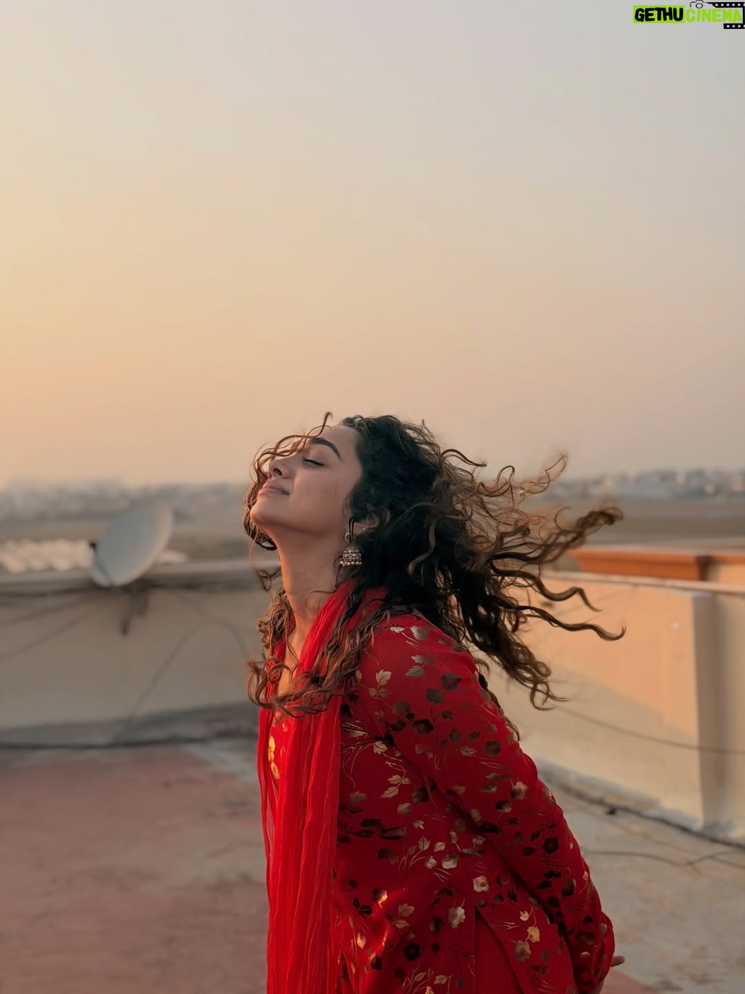 Saanve Megghana - 106.6K Likes - Perks of a pent house. ☀️♥️
📸 - @nihal_kodhaty
