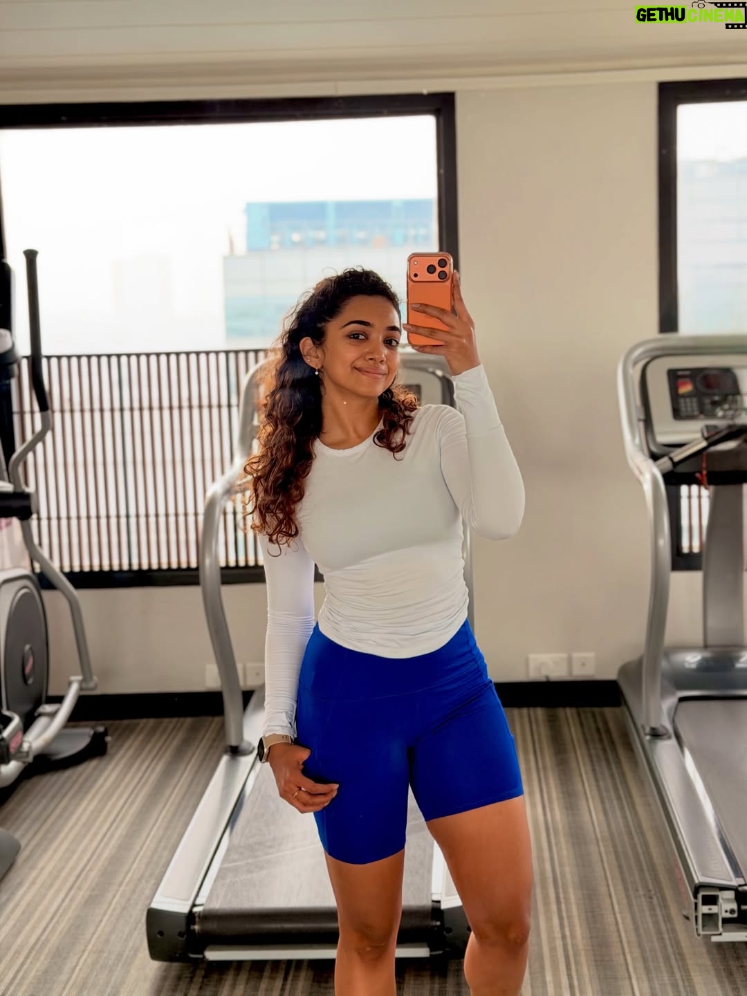 Saanve Megghana - 143.8K Likes - This morning I didn’t feel like working out 1% and then I told myself “Do what’s right, do it out of love for yourself”. ❤️
Also.. clicked few pictures 😁😋