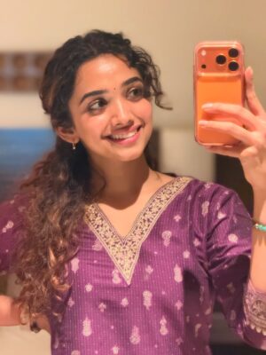 Saanve Megghana Instagram - Gallery lo petkoni em chestav? Veseyi Instagram lo.. 😁