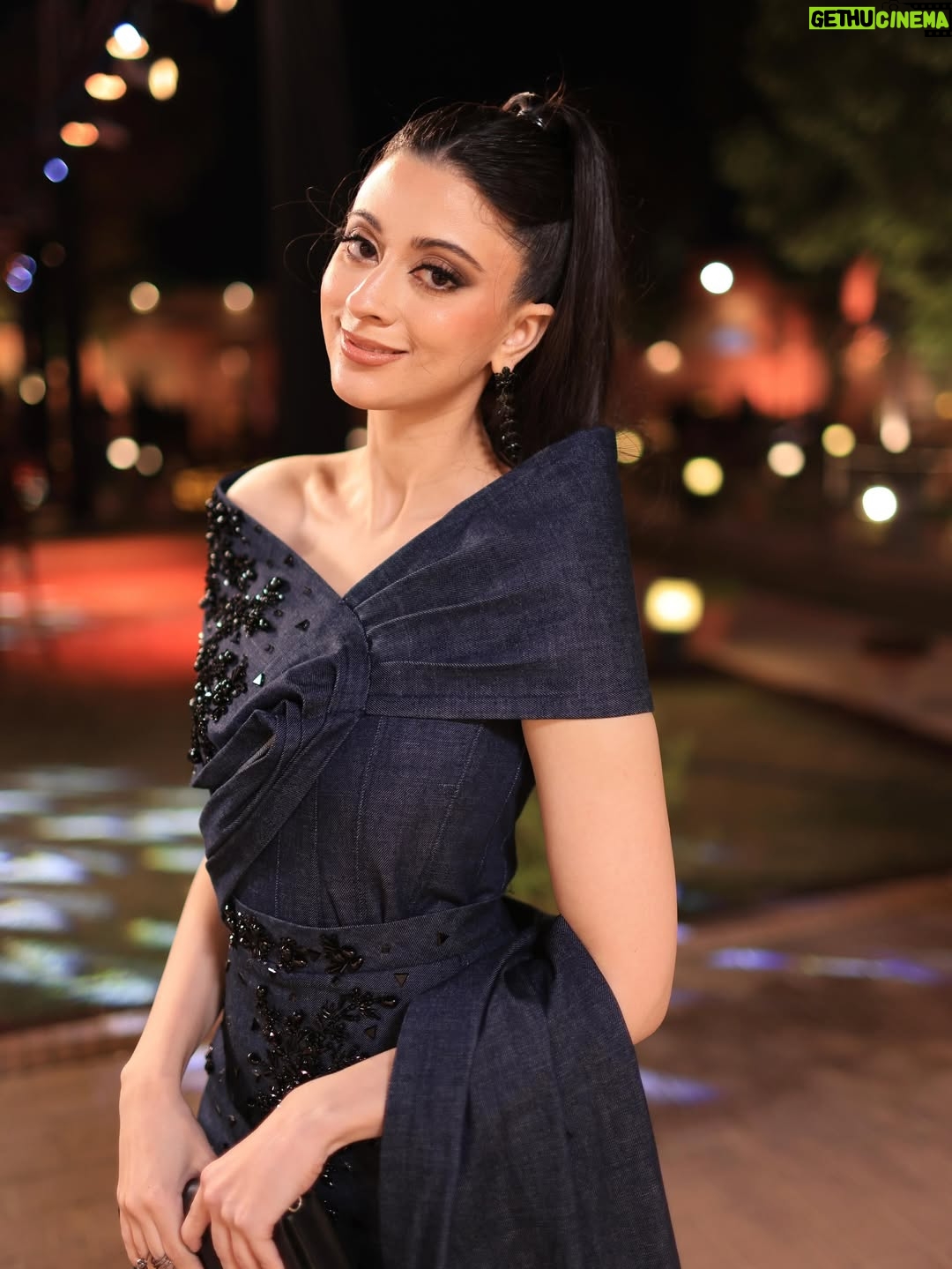 Sabeena Syed - 38.7K Likes - red carpetting and all 🥰 ✨🤪🫰🏻

#24thLSA #luxstyleawards 

 • • • • • • 

💄 @mariumxhamid 
👗 @thealizehdiaries 
📸 team @filmssbyhassan