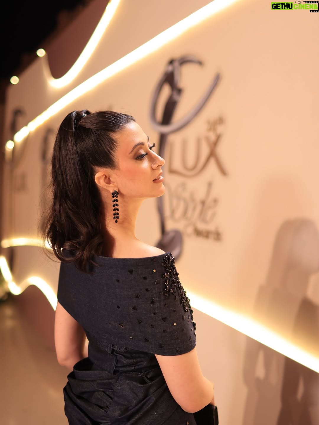 Sabeena Syed - 38.7K Likes - red carpetting and all 🥰 ✨🤪🫰🏻

#24thLSA #luxstyleawards 

 • • • • • • 

💄 @mariumxhamid 
👗 @thealizehdiaries 
📸 team @filmssbyhassan
