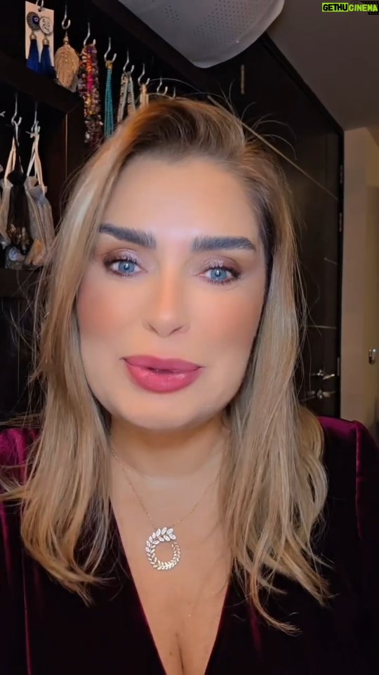 Sabine Nahas - 20.4K Likes - أحداث ما قبل مفاجأة خيي جورج برجعته من امريكا  وضحكوا 😅😂
مفجأة ليلة عيد الميلاد 😅😂