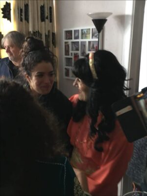 Sabrina Ouazani Instagram - Ma Biyou 
Tes bras me manquent déjà et vont me manquer jusqu'à la fin de ma vie ...
Le monde perd un Cœur comme je n'en avais jamais vu  Tu fais partie de ces êtres rares qui marquent une vie à jamais. Ton cœur si grand, ta générosité, ton courage, ta puissance et ta force ont laissé une empreinte indélébile en moi. Grâce à toi, je suis devenue quelqu’un de meilleur. Je veux te promettre que ton héritage vivra à travers chaque sourire, chaque geste de bonté, chaque moment où je choisirai de rester libre et d’aimer la vie comme tu me l’as appris.
Cette liberté que tu portais en toi... Une liberté rare, pure, que je n’ai jamais vue ailleurs. Tu vivais en accord avec ton cœur, tu suivais ton propre chemin, et tu nous montrais par l’exemple qu’on pouvait choisir la vie qu’on aimerait avoir. Ta liberté était un souffle d’air frais qui inspirait chacun de nous à être soi même, sans compromis, sans frontières 
Merci pour tout ce que tu as été.
Merci pour tout ce que tu es encore au delà de ce que mes yeux peuvent voir
Je t aime 
Allah y Rahma