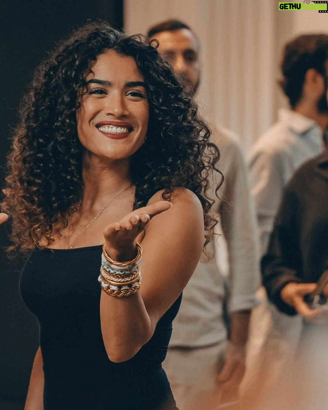 Sabrina Ouazani - 25.1K Likes - Kiff et fierté pour ma GirlBoss @clarissecastan 💘
Bientôt sur @netflixfr & @m6plus