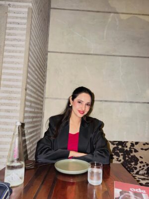 Sadia Khateeb Instagram - Just a girl who loves her food 🤤