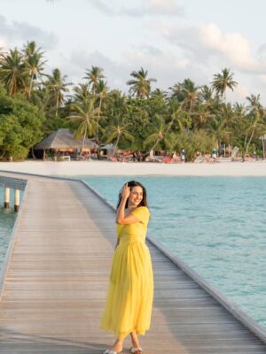 Sadia Khateeb Instagram - Story of the most beautiful sunset 🌛beautifully captured by @kandimasnap 🍂 in the most beautiful island @kandima_maldives with
@pickyourtrail 🍂🥀 . Totally enchanted by the beauty 🌸🌞
#enchanted #sooperhitholidays #kandima_maldives #wonderfulworld