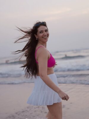 Sahiba Bali Instagram - im Goan to take the trip outta the group chat ✌🏼🏖️

@airbnb