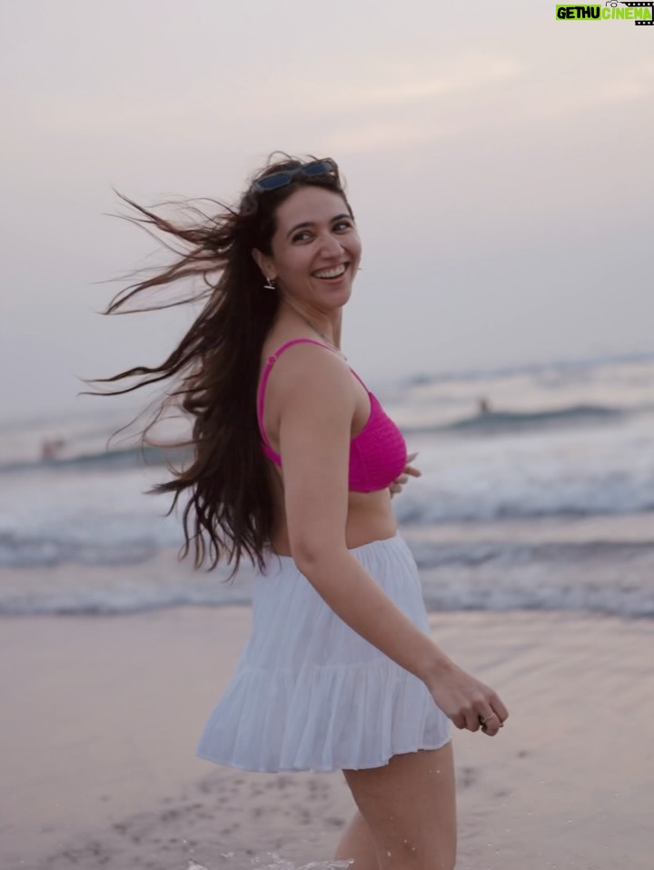 Sahiba Bali - 155K Likes - im Goan to take the trip outta the group chat ✌🏼🏖️

@airbnb