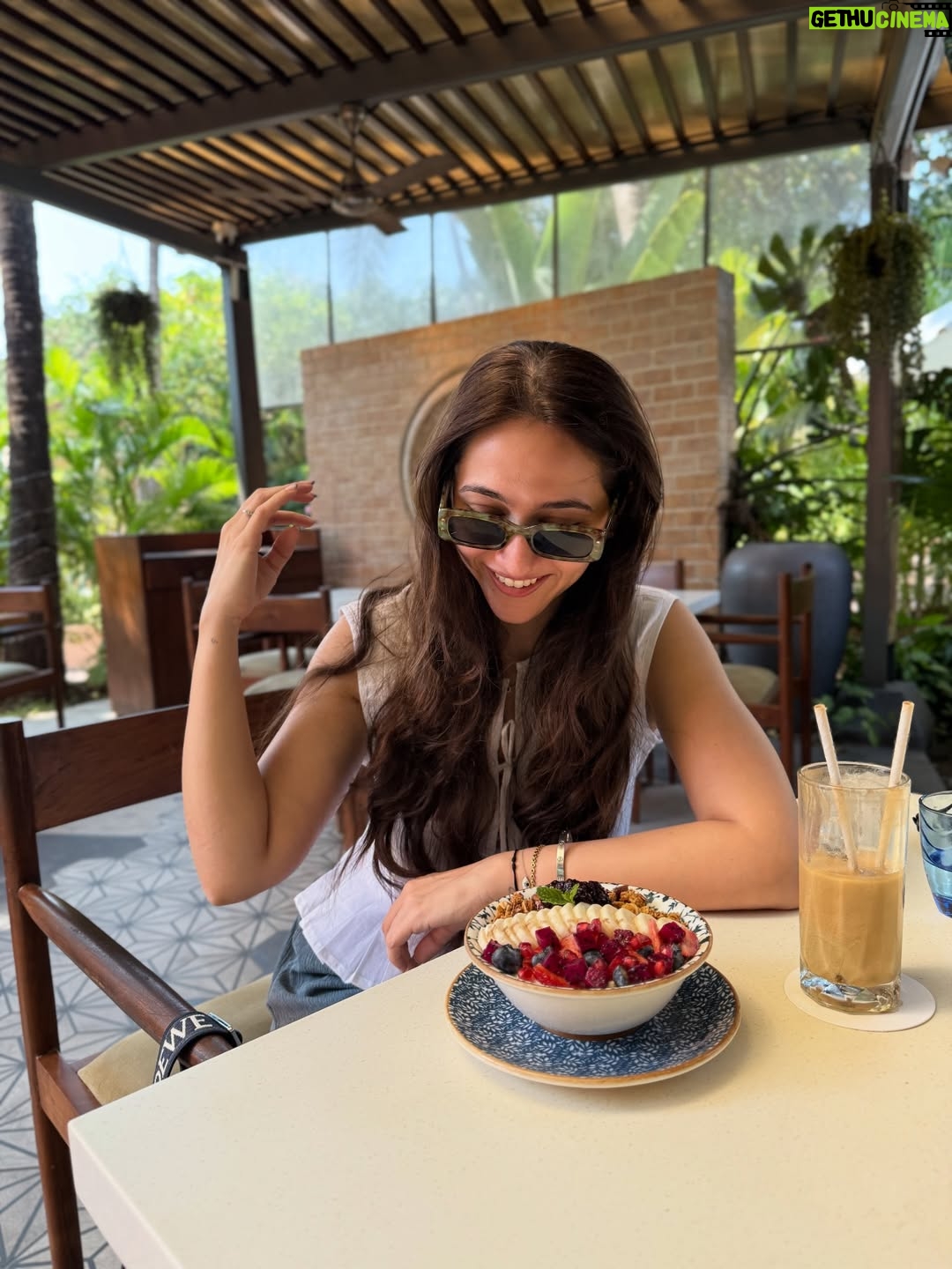 Sahiba Bali - 155K Likes - im Goan to take the trip outta the group chat ✌🏼🏖️

@airbnb