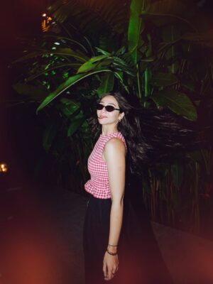 Sahiba Bali Instagram - im Goan to take the trip outta the group chat ✌🏼🏖️

@airbnb