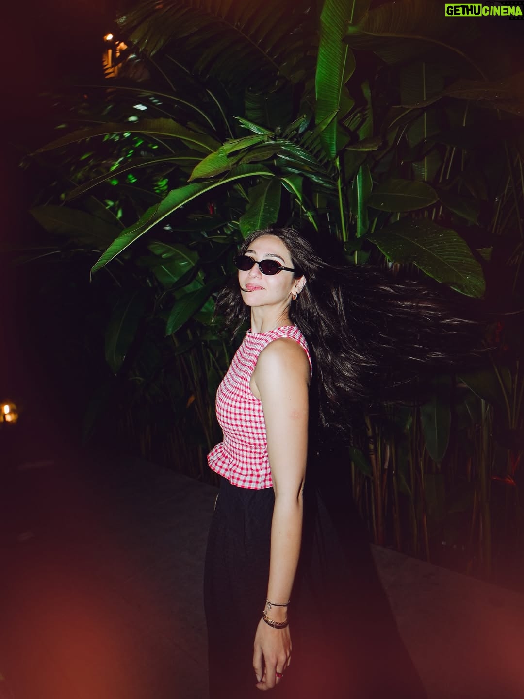 Sahiba Bali - 155K Likes - im Goan to take the trip outta the group chat ✌🏼🏖️

@airbnb