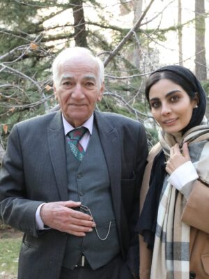 Sahra Asadollahi Instagram - من با افتخار زیاد این عکس ها رو از بازیگران فیلمم گذاشتم
ارزوی بچگی ام بود هرکدوم از شما رو از نزدیک ببینم و حالا افتخار داشتم تو فیلمم بازی کنید
بسی مفتخرم و خوشحالم و ذوق زده ام
فیلم “به نوبت”
عکس ها از نگین نصرتی
@neginnosratiii