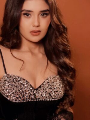 Saloni Sandhu Instagram - 🪄🖤
.
.

Concept: @nehaadhvikmahajan
HMU: @imuseacademy students
Studio: @studioimuse