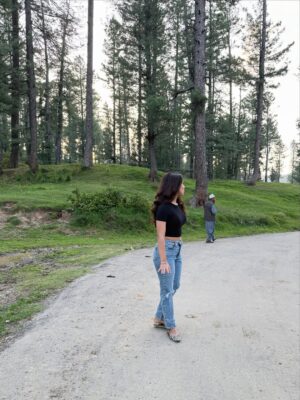 Saloni Sandhu Instagram - Just me, Kashmir, and endless views 🫶