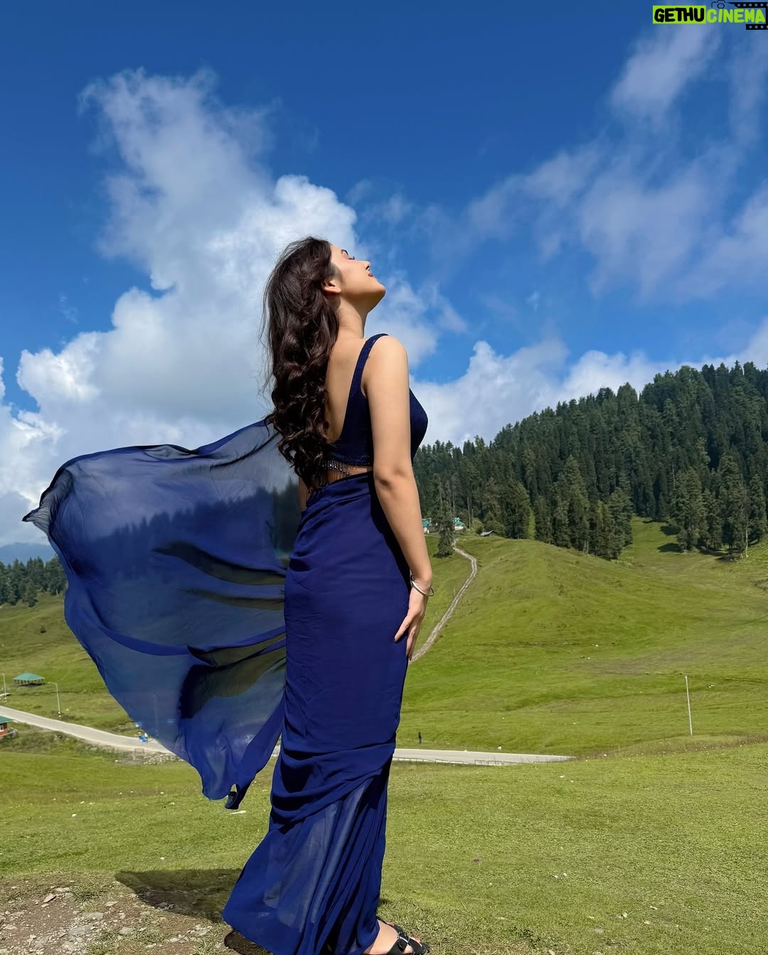 Saloni Sandhu - 118.9K Likes - 🏔️✨❤️
.
.
#gulmargdiaries