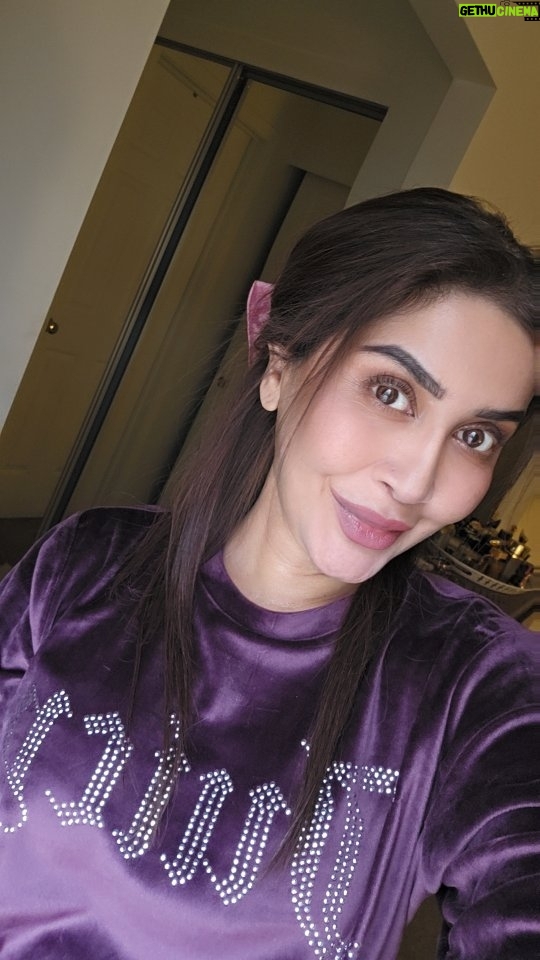 Saman Ansari - 650 Likes - Don't fall for the propaganda!

Real people wake up with oily skin, puffy eyes, wild hair and if you are like me, left over lipstick rims on their lips 💋 😭

#skincare #billiondollarindustry #skingoals #skinhealth #beautyproducts 

Do you wake up looking picture perfect?
