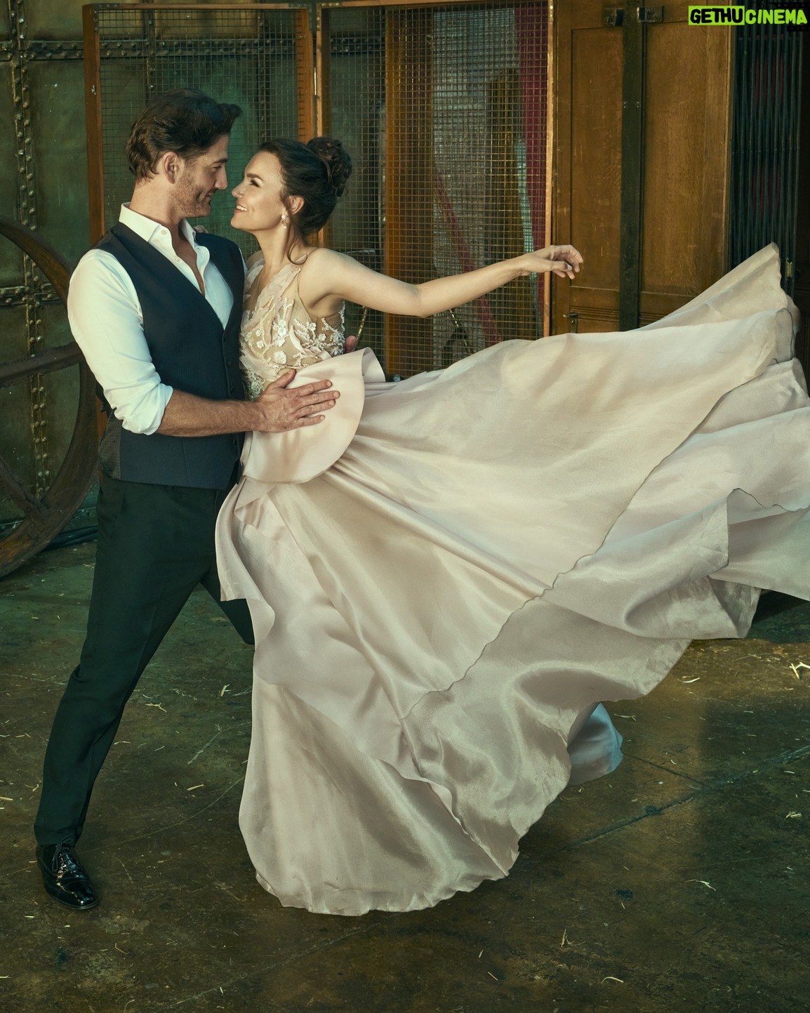 Samantha Barks - 39.9K Likes - THIS IS THE MOMENT YOU’VE WAITED FOR… 

Oliver Tompsett and Samantha Barks are set to star in the world premiere stage adaptation of The Greatest Showman next year! They’ll be joined by Ben Joyce, Lorna Courtney, Malinda Parris and more -  tap the link in our bio for all the big top details.

📸 Sebastian Nevols | ©20th Century Studios

#TheGreatestShowman #Musical #Theatre #WhatsOnStage #SamanthaBarks #OliverTompsett