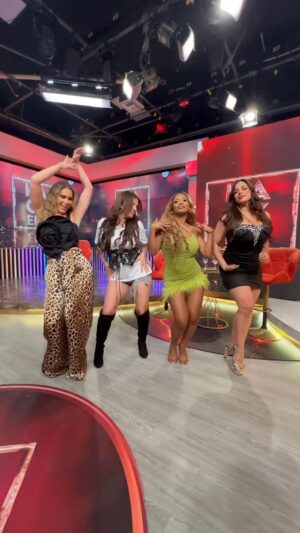 Samantha Grey Instagram - Las reinas 👑 de las tardes 🤩

#HackersDelEspectáculo 🎬 de lunes a viernes a las 2 PM ⏰ solo por la pantalla de #Ecuavisa 📺