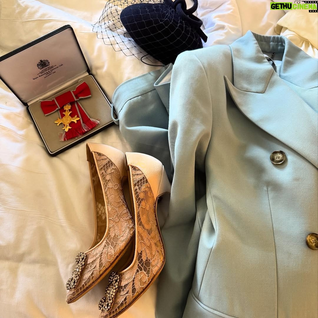 Samantha Morton - 5.7K Likes - Deepest gratitude to everyone who supported me on what was a great honour and a very emotional day. Thank you to @stellamccartney for the wonderful suit, @manoloblahnik for the glorious shoes and @racheltrevormorgan for the beautiful hat to top it all off. Thank you also to my dear friend @karenclarkson for your amazing work bringing it all together. 🦋🦋🦋