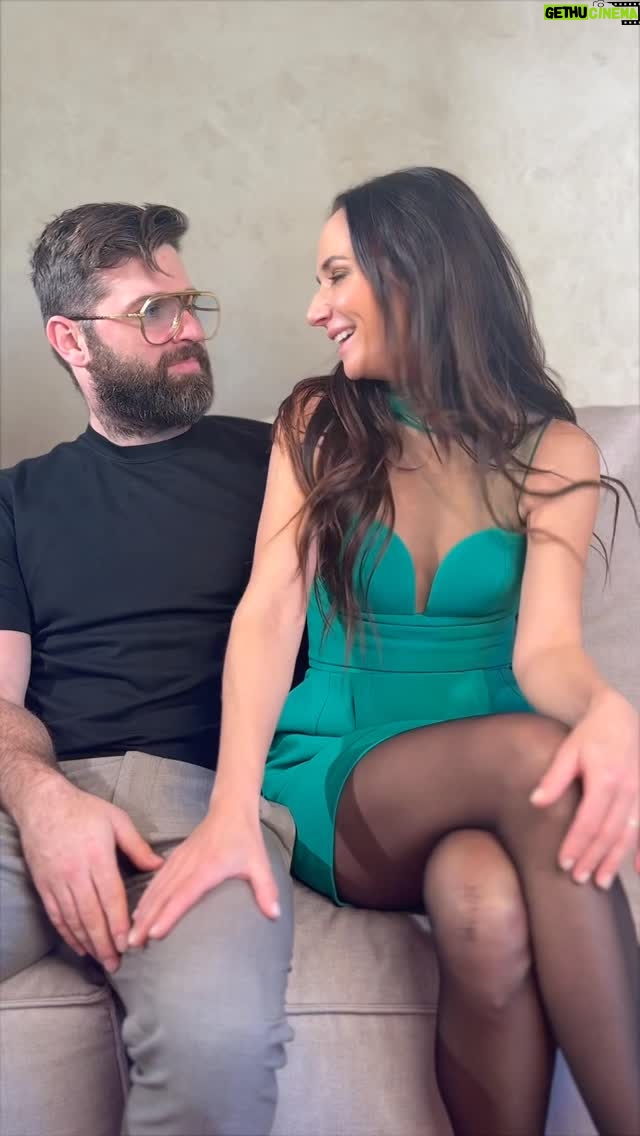 Sandra Nováková - 15.4K Likes - Smažený kapr, bramborový salát, rybí polévka? 
Žádný problém. 
Provoňte si domácnost s vánoční kolekcí vůní
od Air Wick 🎄😉 
#spolupracesAirWick #airwick 
#vune #vanoce