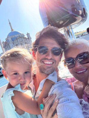 Sanela Diana Jenkins Instagram - 4 paramedic flights 6 hospital 5 countries 6 months of living in hotels we made it with dedo to #istambuł  something about this feels right 🙏 thank you @nebi4 @omerkaracanprivate for EVERYTHING 😊🥰