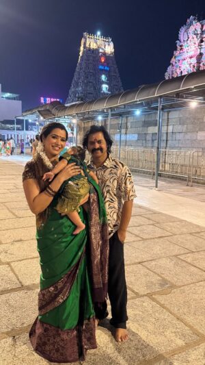 Sangeetha V Instagram - என்றும் சொல்வதைப் போல,

காதல் கொண்டோம் ❤️❤️❤️
காதல் கொள்கிறோம் ❤️❤️❤️
காதல் கொள்வோம் ❤️❤️❤️

என்றும் என்றென்றும் என் துணையே ❣️❣️ 

This year is so special for us ,as we have our little Angel in our hands, where we got so much of responsibility to take care, guide, mentor and lead our Angel in more prosperous environment and teaching humanity. We will withstand a better and brighter future for her ❤️❤️❤️❤️