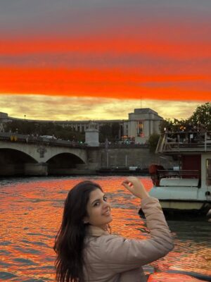 Sanjana Krishnamoorthy Instagram - 📍Seine
📷 @niru.vaish