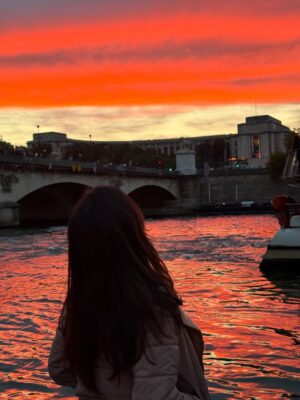 Sanjana Krishnamoorthy Instagram - 📍Seine
📷 @niru.vaish