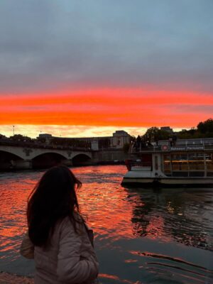 Sanjana Krishnamoorthy Instagram - 📍Seine
📷 @niru.vaish