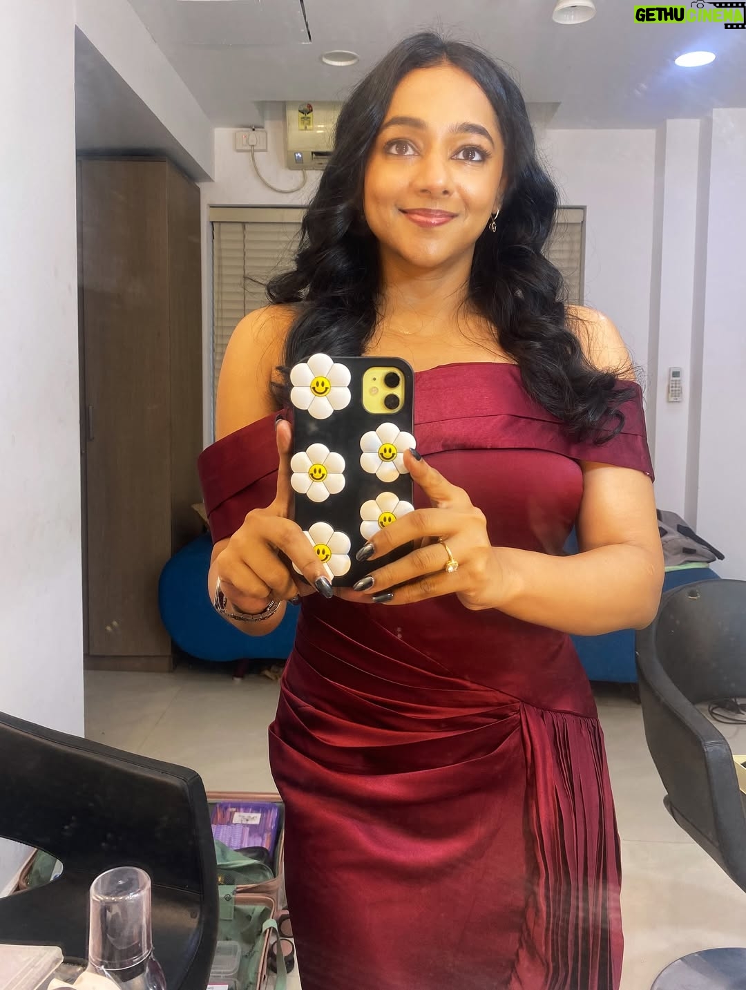 Santhy Balachandran - 22K Likes - The photographs that didn’t make the cover, and the mini army that glammed me up 💃🏻✨

Extra love to Priyanka & Nimmy Chechi for customising the dress ❤️ And squishes for Femy Chechi & Banana for easing me outside my comfort zone with make up & hair ❤️

@vanithamagazine 

Photography: @sreekanth_kalarickal
Styling: @stylestoriesbypriyanka
Costume: @chariskairos_
Hair & Make Up: @femy_antony__ & @aswin__ixh 
Text: @vrjyothish 
Colour Grading: @michaelaerathedathu
BTS & Edit: @anoop_ashokan_art
Art: @shibumaradu